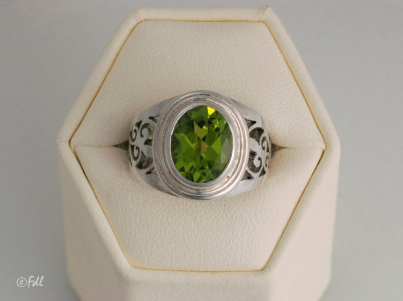 Bague avec peridot